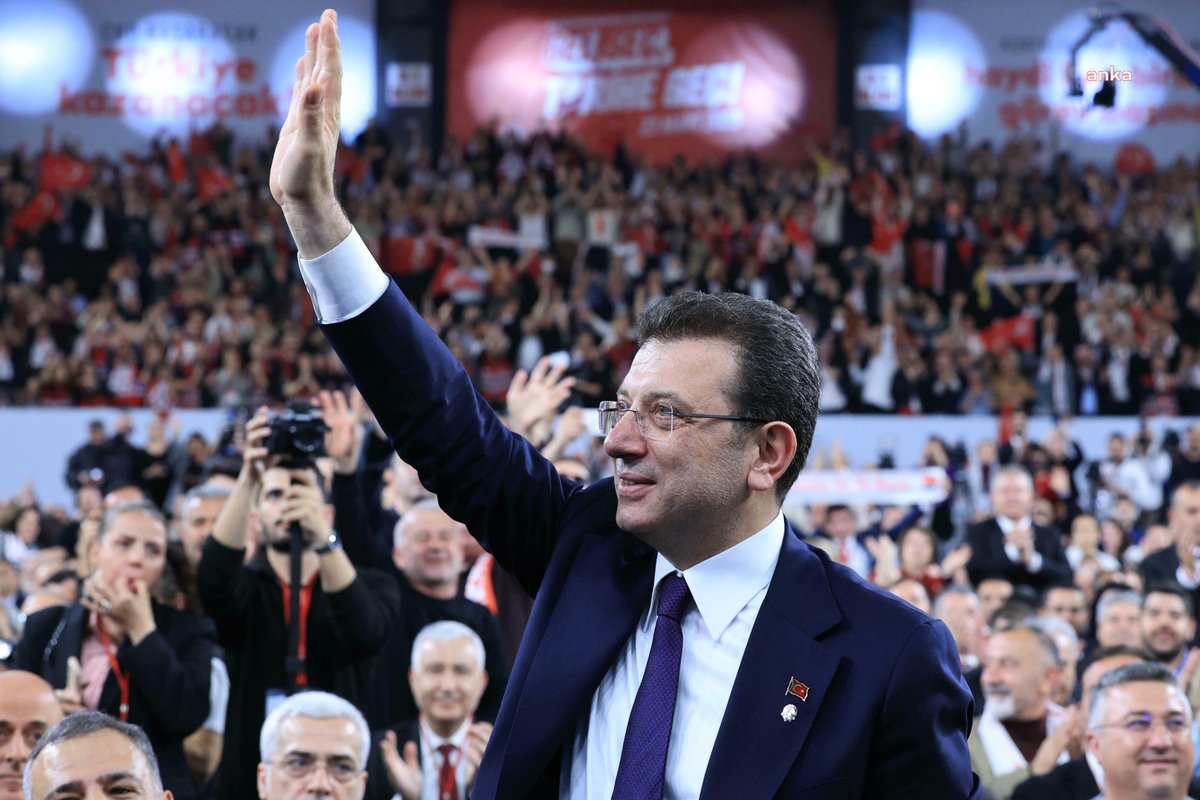nupelonline's tweet image. İmamoğlu'ndan Bakırköy mitingine davet: Umut, bu milletin ta kendisidir
🔴Silivri’de Marmara Cezaevi’nde tutuklu bulunan CHP’nin Cumhurbaşkanı adayı Ekrem İmamoğlu, yarın Bakırköy’de düzenlenecek mitinge yurttaşları davet etti.
nupel.tv/imamoglundan-b…
