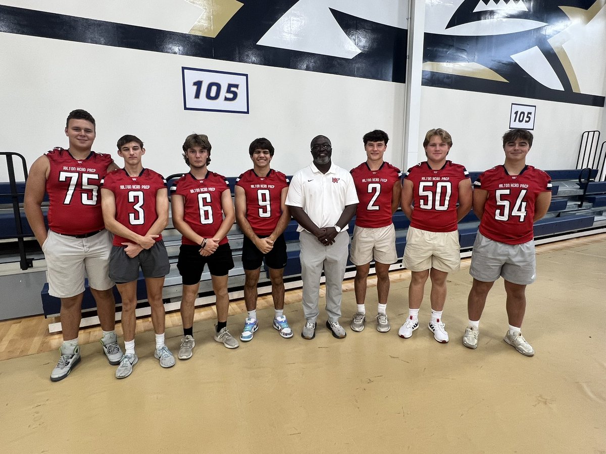 AmyZimmerWJCL's tweet image. Talking season is in full swing, even on the prep stage. Lowcountry high school football media day underway at USCB. Hear from some of the teams tonight on @WJCLNews
@BeaufortFB @hhihsathletics @hhcaeagles @HHPAthletics