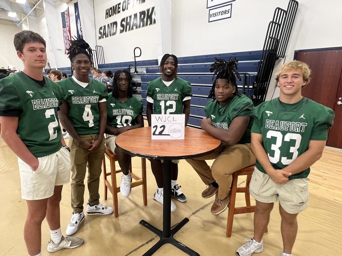 AmyZimmerWJCL's tweet image. Talking season is in full swing, even on the prep stage. Lowcountry high school football media day underway at USCB. Hear from some of the teams tonight on @WJCLNews
@BeaufortFB @hhihsathletics @hhcaeagles @HHPAthletics