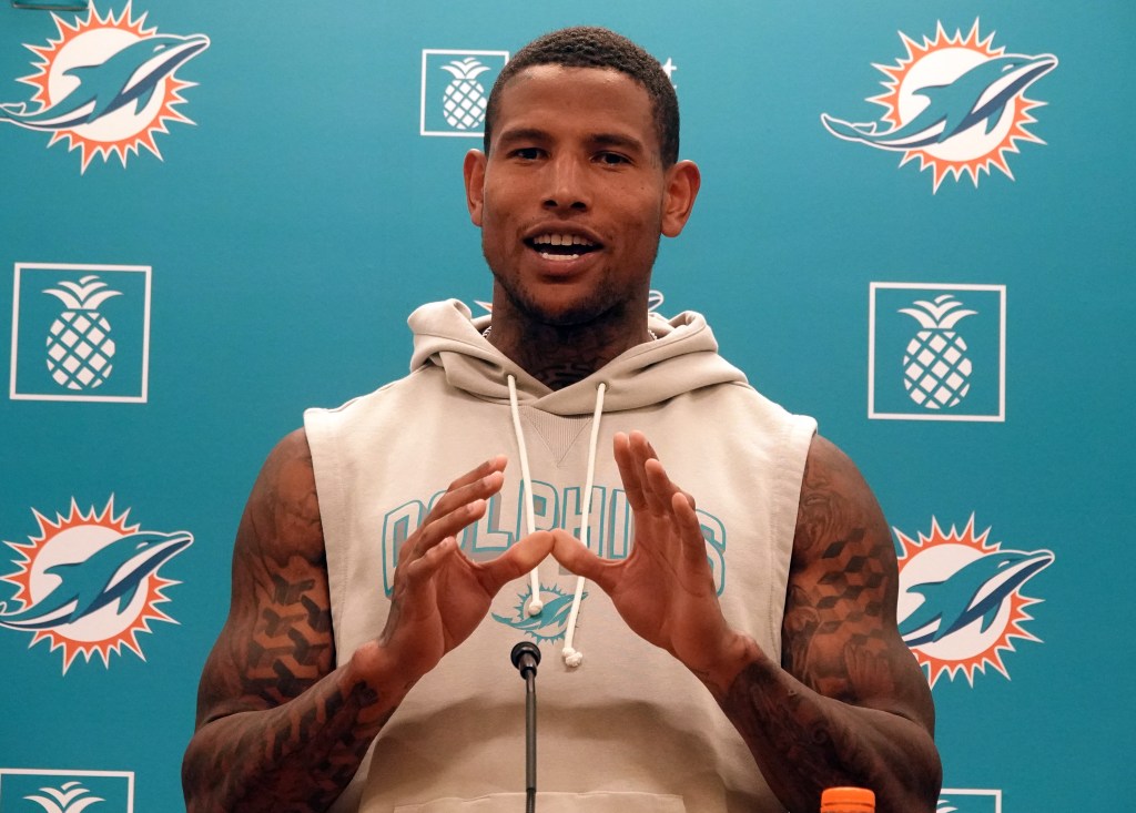 SSMiamiDolphins's tweet image. .@Chrisperk: #Dolphins’ Darren Waller is a success regardless of season’s outcome trib.al/151HYUH #NFL
