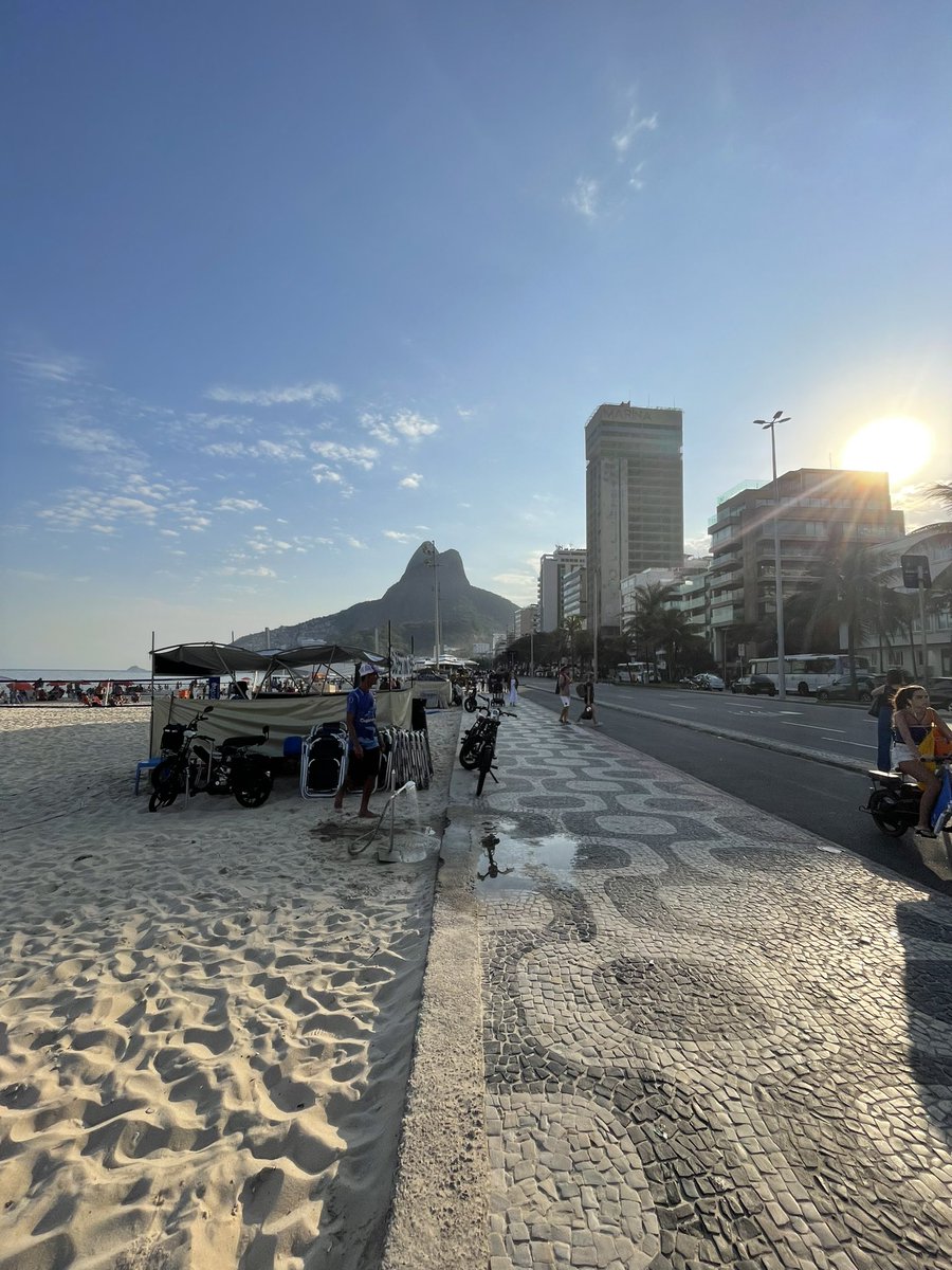 isa2001m's tweet image. Wait until Americans find out people in Brazil have A/C they’ll never call it a shithole again