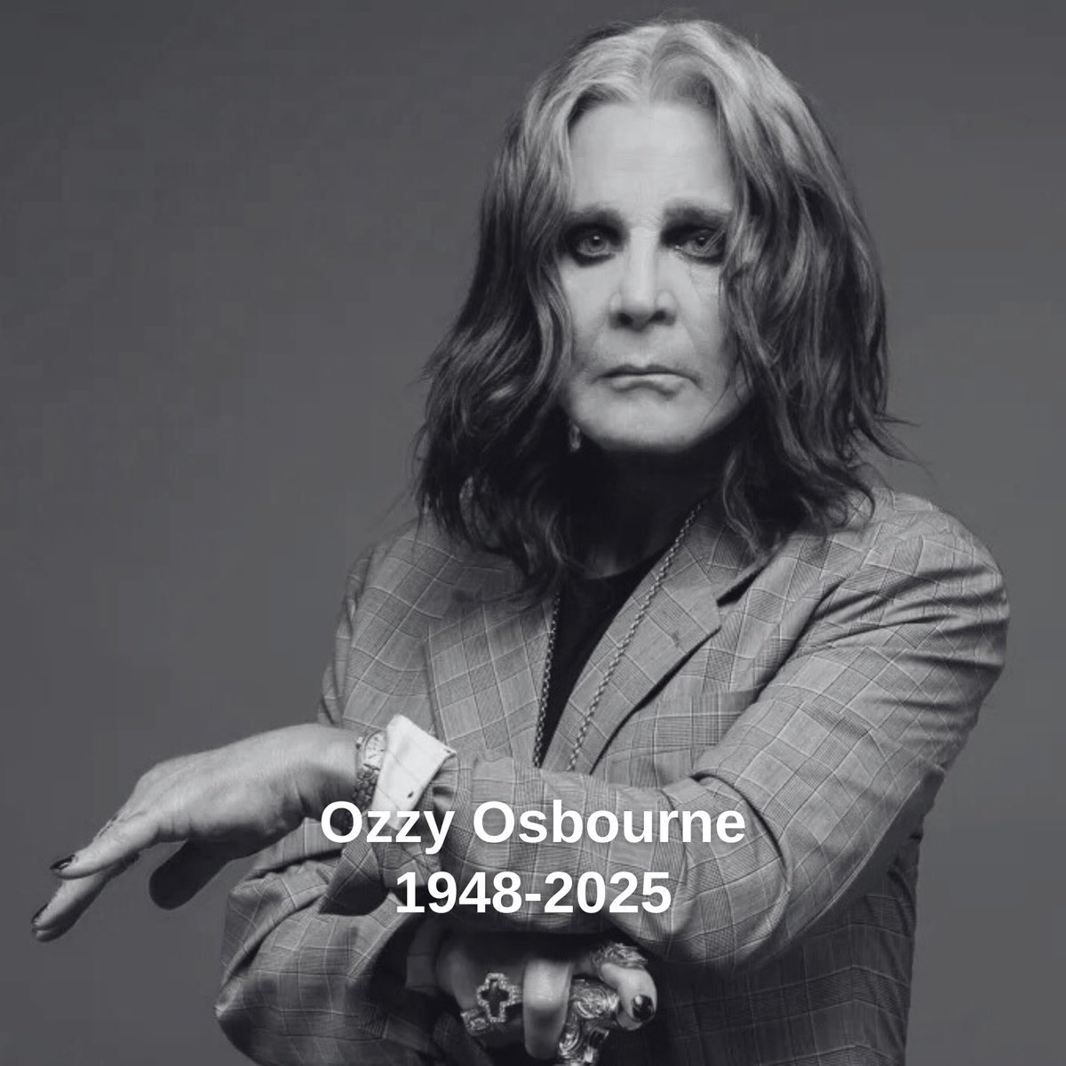 🖤 Adiós a una leyenda del rock

Ozzy Osbourne, el icónico cantante de Black Sabbath, falleció a los 76 años, rodeado de su familia y del amor de los suyos.

Su legado en el rock vivirá por siempre 🇬🇧

#OzzyOsbourne #BlackSabbath