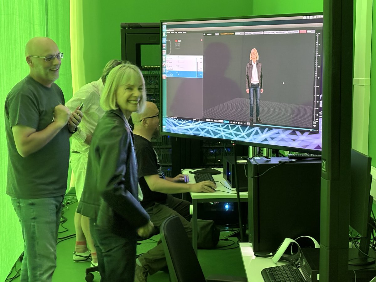 GregMosse's tweet image. The amazing @katemosse and her volcap avatar :)