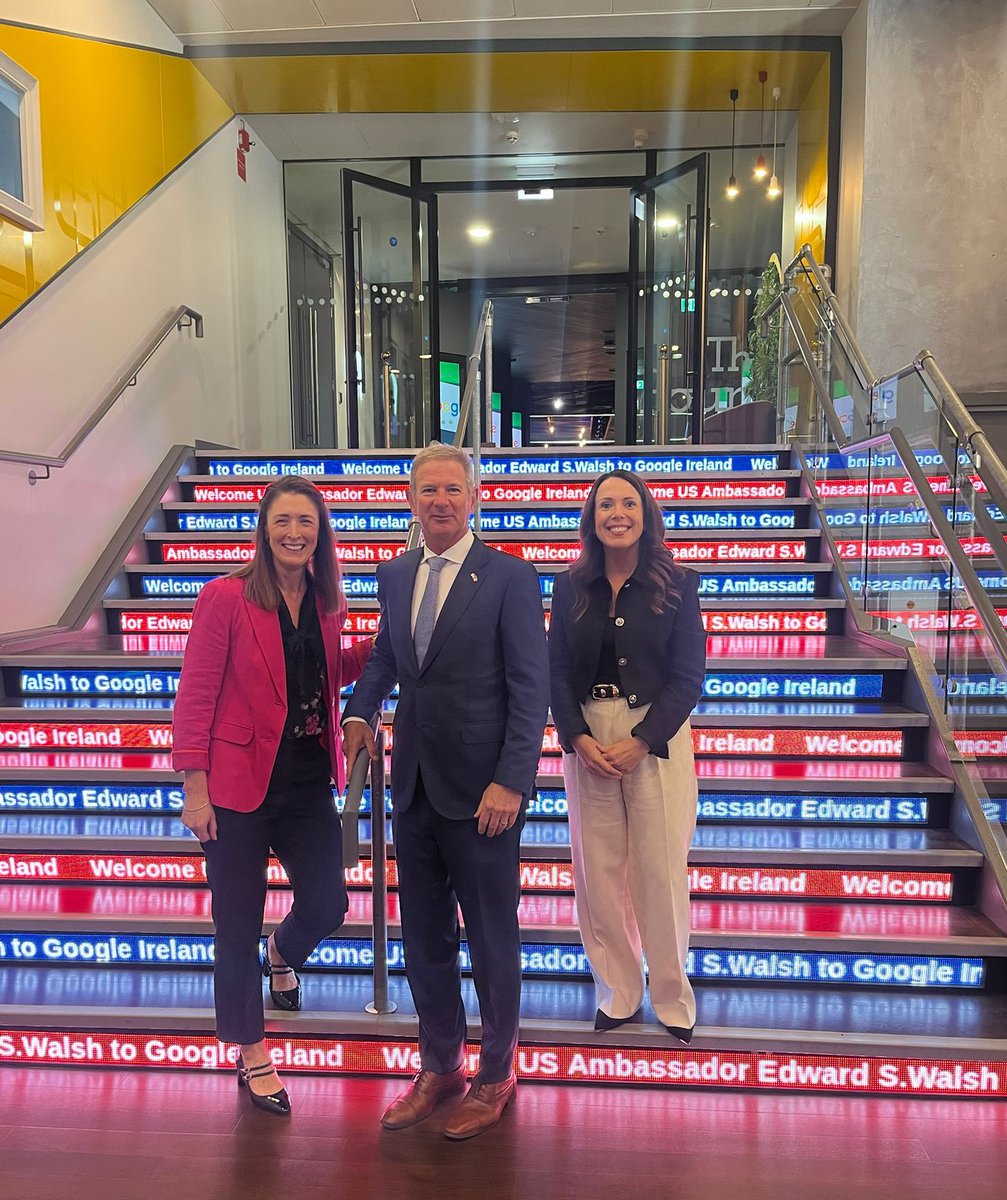 USAmbIreland's tweet image. Delighted to visit @Google EMEA headquarters and hear the company’s story in Ireland. Google is at the cutting edge of technology, spreading American innovation throughout the world and making 🇺🇸 and 🇮🇪 more prosperous.
