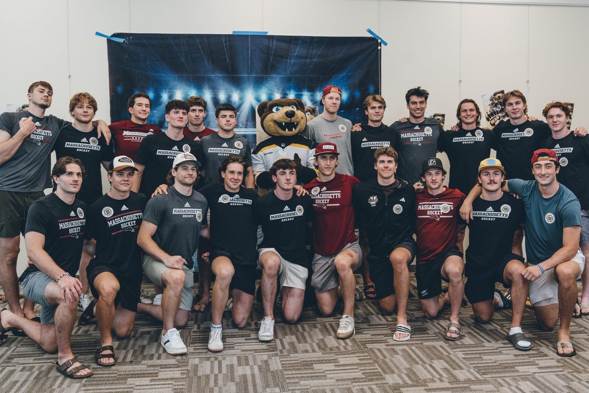 UMassHockey's tweet image. Took a trip off campus this afternoon and spent some time with @NHLBruins mascot Blades at the Hadley Public Library interacting with the local community 📚
#NewMass X #Flagship🚩