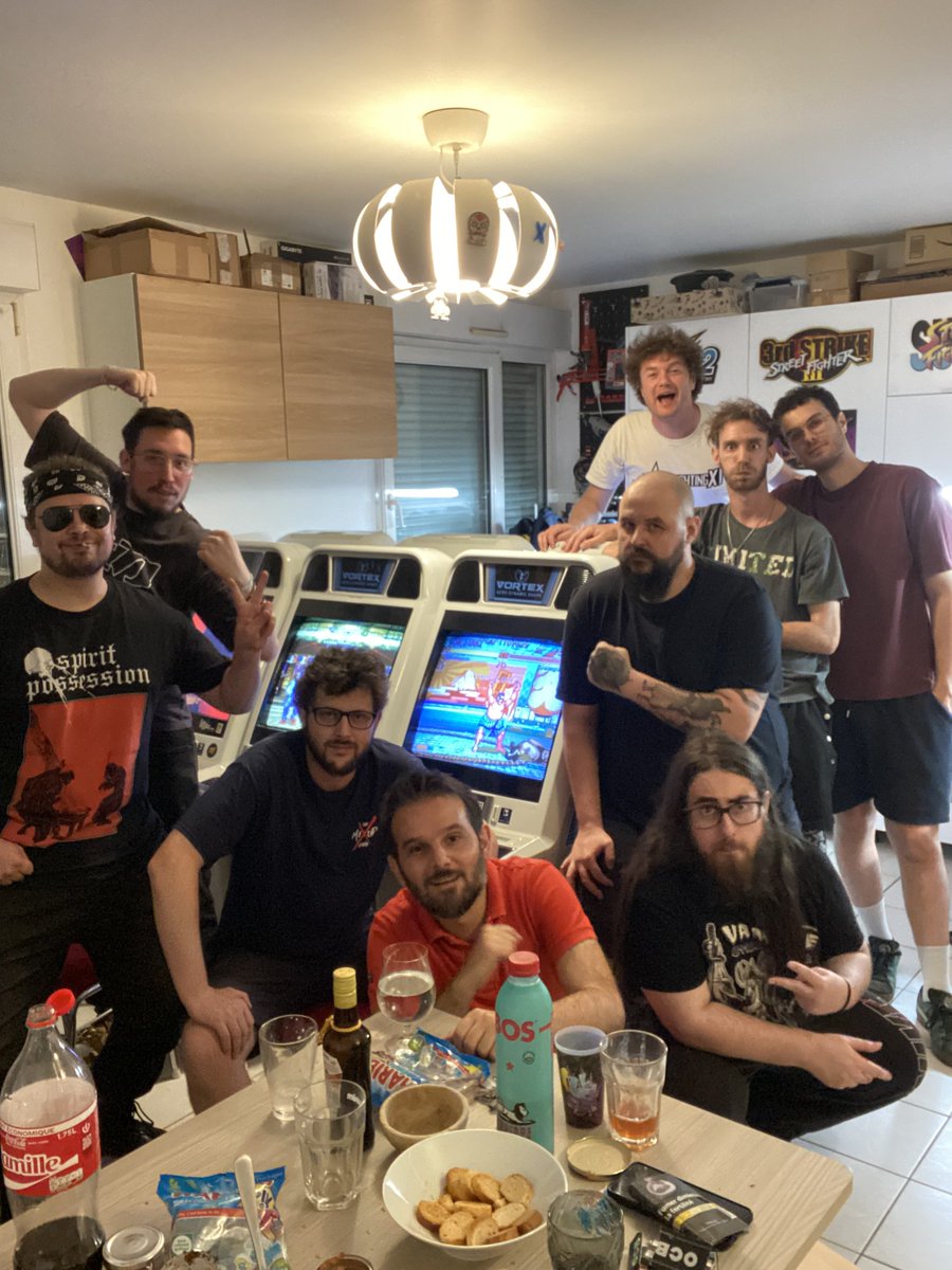 ISIMORN 🕹 tweet media