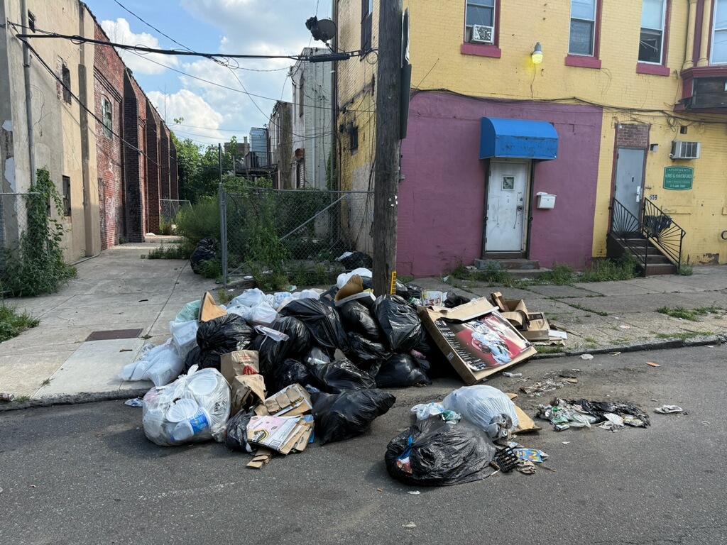 phl_cgoffice's tweet image. One of the biggest challenges we’re facing now is illegal dumping. The 6300 block of Haverford Ave, and the 5600 block of Grays Ave received cleanups by our crews. WARNING: Illegal dumping is being tracked. Fines are up to $5,000 per item, per incident. #PHLStopsIllegalDumping 📹