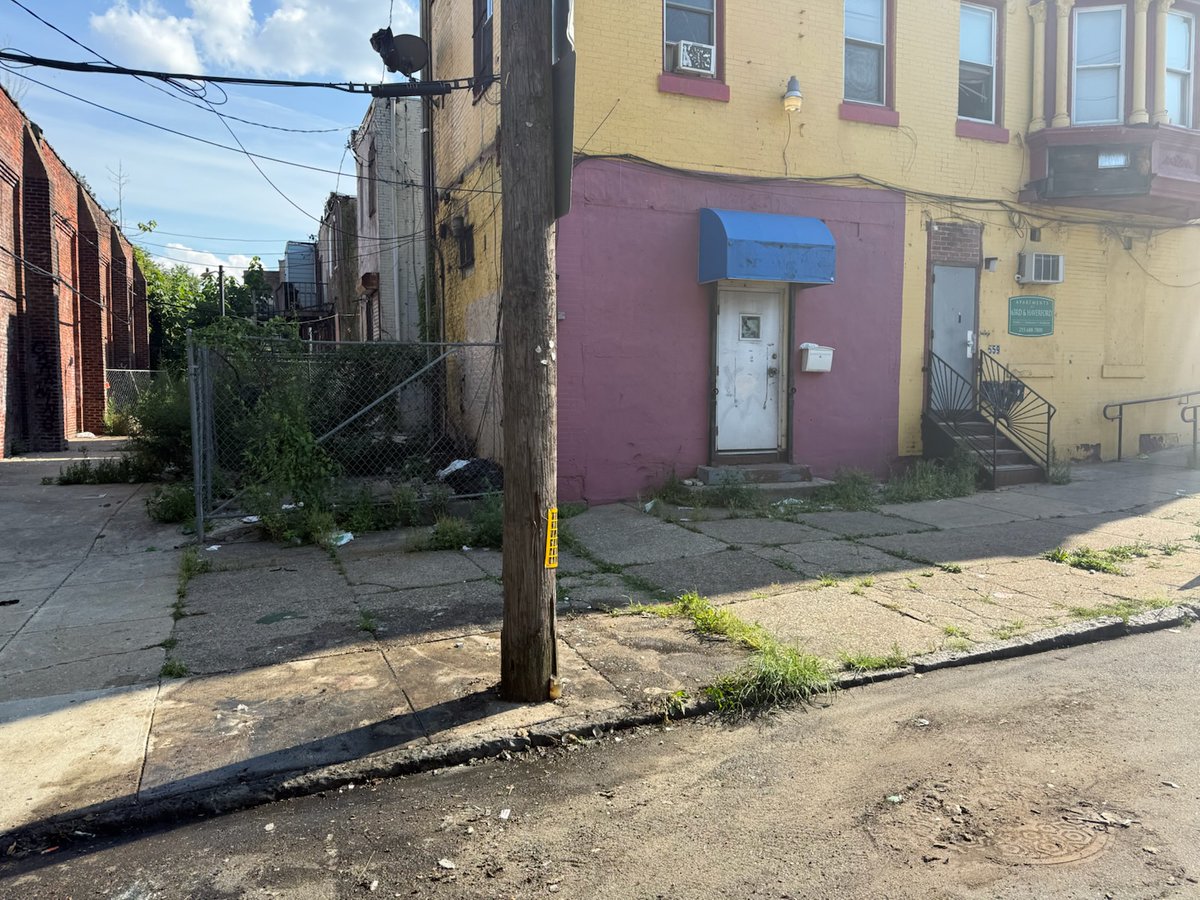 phl_cgoffice's tweet image. One of the biggest challenges we’re facing now is illegal dumping. The 6300 block of Haverford Ave, and the 5600 block of Grays Ave received cleanups by our crews. WARNING: Illegal dumping is being tracked. Fines are up to $5,000 per item, per incident. #PHLStopsIllegalDumping 📹