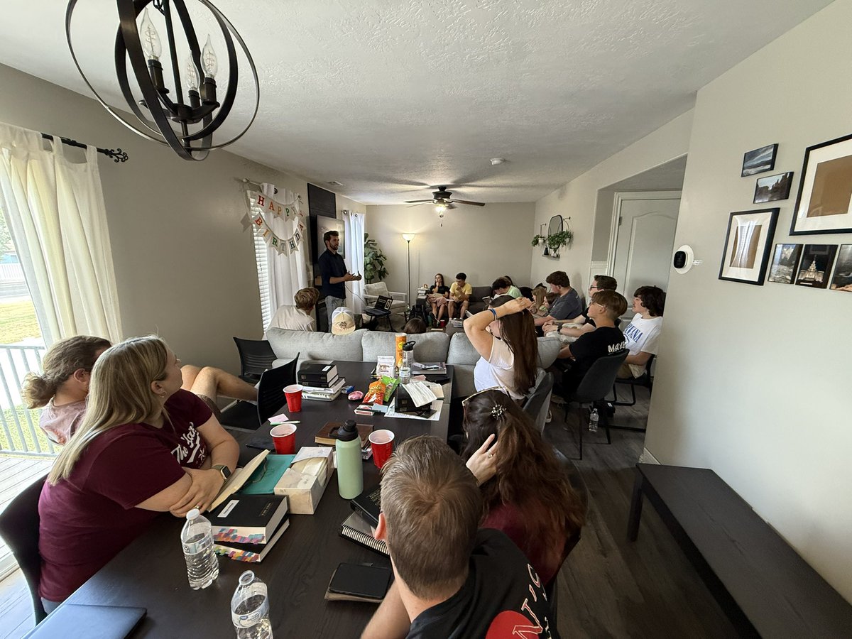 EHM_Apologetics's tweet image. Day 3 leading Chisholm Summit Community Church’s Biblical apologetic mission trip. Students hearing from LDS apologist Shiloh Lofgran. Pray that they listen well and ask good questions.