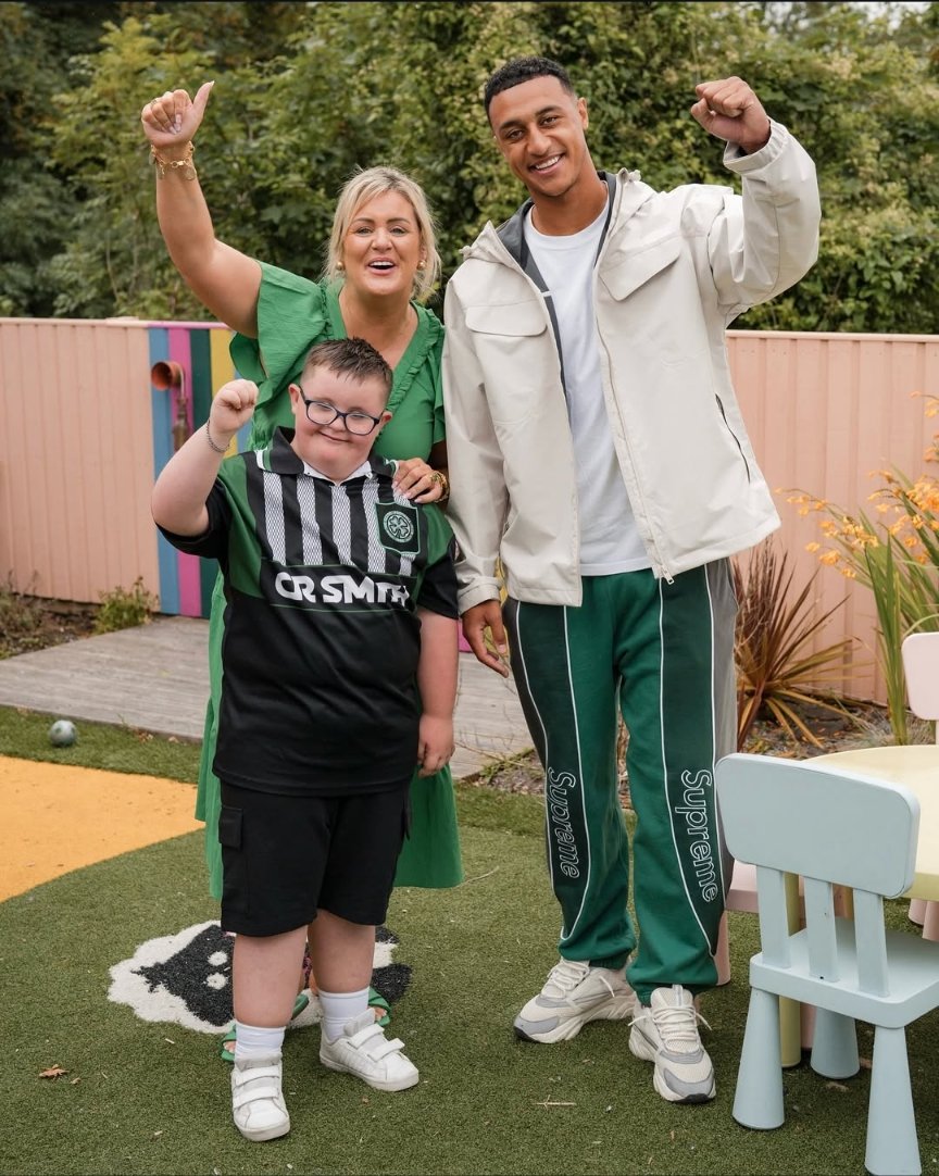 LansdowneRD_IE's tweet image. Adam Idah down at the Down Syndrome Centre in his native Cork yesterday ๐
#IRELAND #IRISHFOOTBALL #WEAREONE #COYBIG #FAIRELAND #SOCCER #ireland