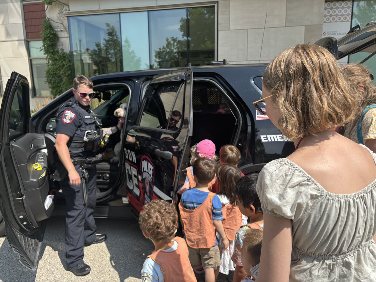 UWMadisonPolice's tweet image. Our animals sure loved visiting the kiddos from the Child Development Lab at @UWSoHE today! Hoagie, Vetter, and Rettke got plenty of well deserved head scratches!! Thanks for inviting our team over!
