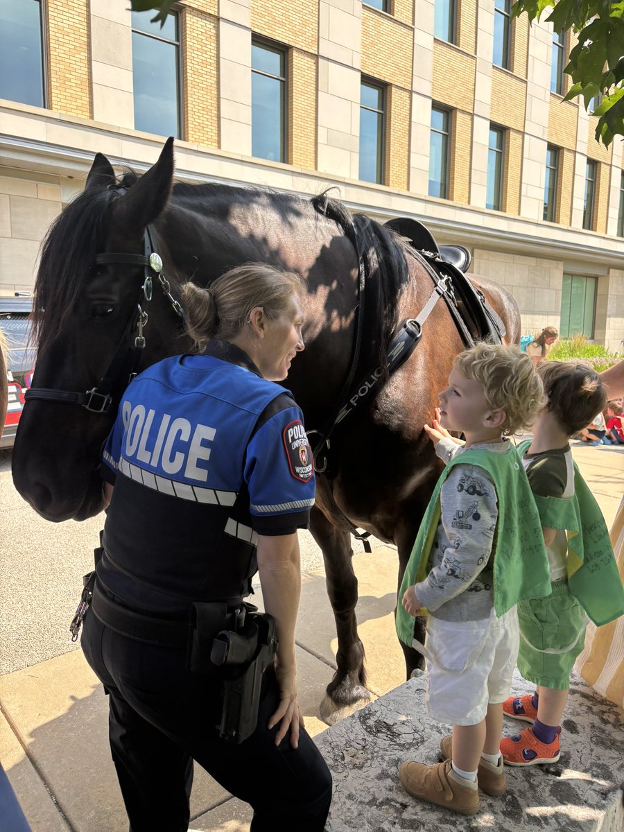 UWMadisonPolice's tweet image. Our animals sure loved visiting the kiddos from the Child Development Lab at @UWSoHE today! Hoagie, Vetter, and Rettke got plenty of well deserved head scratches!! Thanks for inviting our team over!