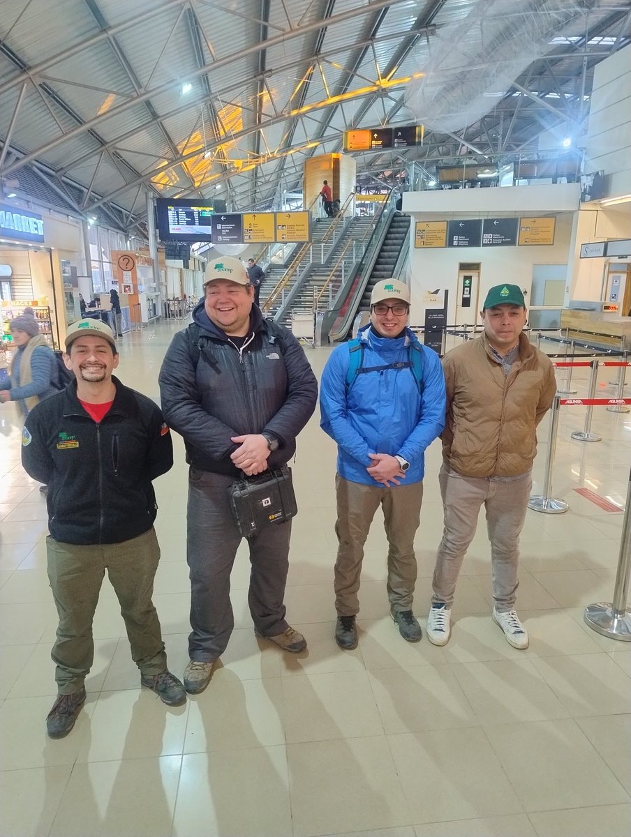 conaf_magalla's tweet image. Cuatro funcionarios de @conaf_magalla forman parte de la delegación de 62 brigadistas que apoyan el combate de incendios forestales en Canadá: Cristian Garrido, Esteban Beltrán, Javier Andrade y Cristian Arriagada.