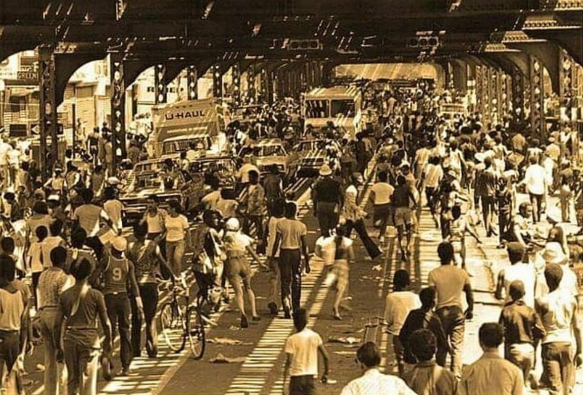 RezaC1's tweet image. Blackout
1977
The New York City blackout of 1977 was one of the most infamous in the city's history - not just for the power outage itself, but for the chaos that followed.
🔌 What Happened?
Date: July 13–14, 1977
Duration: ~25 hours (from 9:36 PM July 13 to 10:39 PM July 14)…