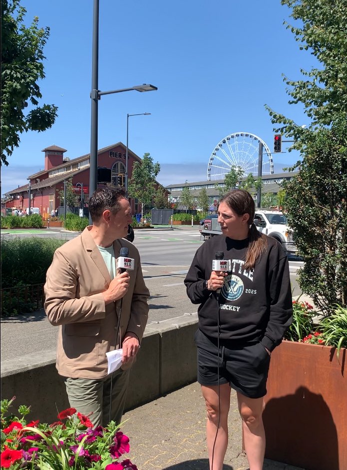 Benton_Mike's tweet image. Coming soon:
New Seattle resident and womenβs hockey legend @HilaryKnight, one-on-one.