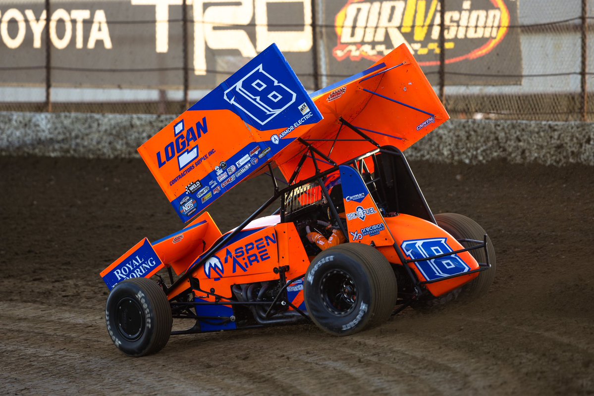 WorldofOutlaws's tweet image. Welcome to the tour, @EmersonAxsom ๐ค
The Franklin, IN native is jumping in the @KcpRacing #18 for the duration of the 2025 World of Outlaws @NosEnergyDrink Sprint Car season!