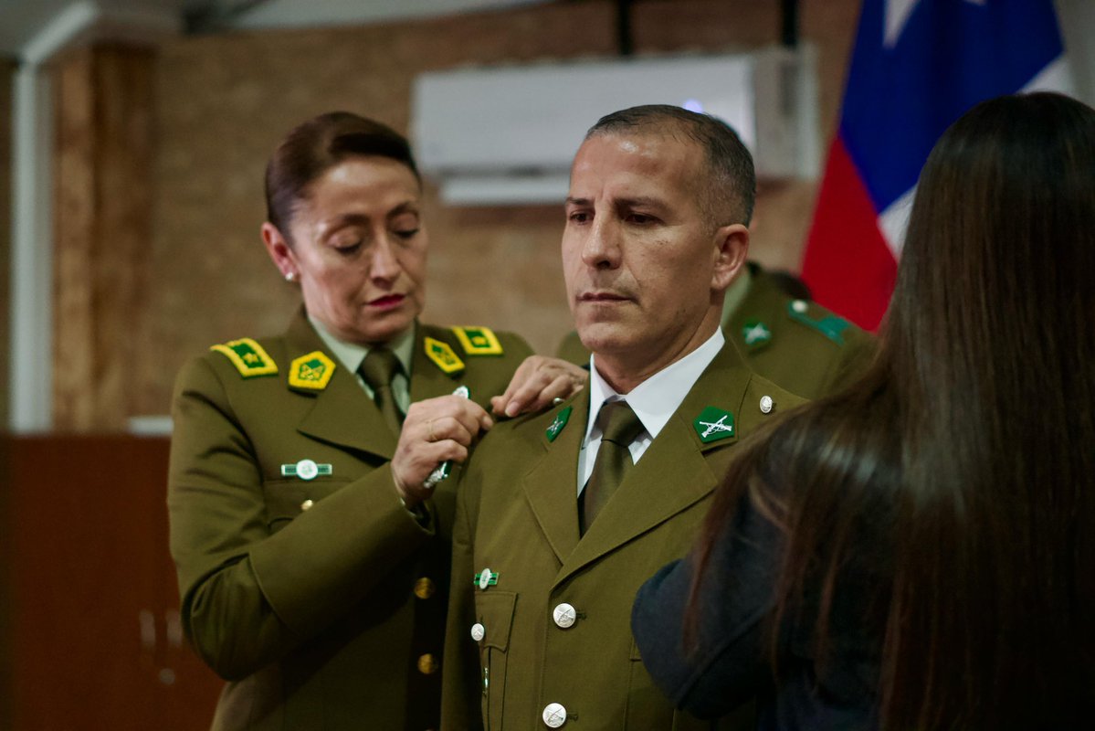 🟢 ¡Felicitaciones a los nuevos suboficiales mayores de Carabineros! 

Delegado Humberto Aqueveque, junto a la jefa de la Zona de Carabineros Maule, general Maureen Espinoza, encabezó ceremonia de ascenso de suboficiales mayores de la institución, máximo grado de ese escalafón.