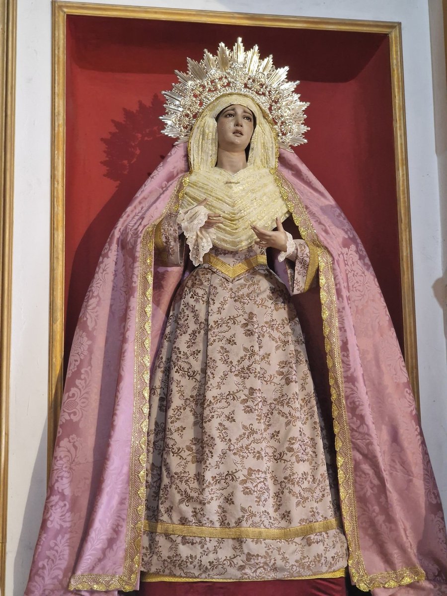 HdadPerdonMad's tweet photo. 𝗔𝗧𝗔𝗩𝗜́𝗢
María Santísima de la Misericordia luce magistralmente ataviada para el periodo estival. Porta tocado de tul bordado, saya a tablas y manto rosa.
#perdondevallecas #elperdon #misericordia #mercedario #viernesdedolores #hermandad #madrid #puentedelperdon https://t.co/5wOrT0qV7x