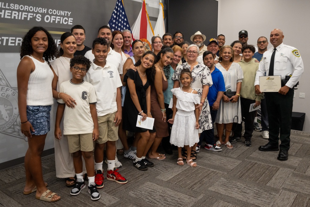 HCSOSheriff's tweet image. 🎓𝐏𝐫𝐞-𝐂𝐞𝐫𝐭𝐢𝐟𝐢𝐞𝐝 𝐆𝐫𝐚𝐝𝐮𝐚𝐭𝐢𝐨𝐧 🎓
A day full of new badges and new beginnings! Congratulations to Pre-Certified Law Enforcement class 25-10. They're joining #teamHCSO and are ready to serve Hillsborough County!