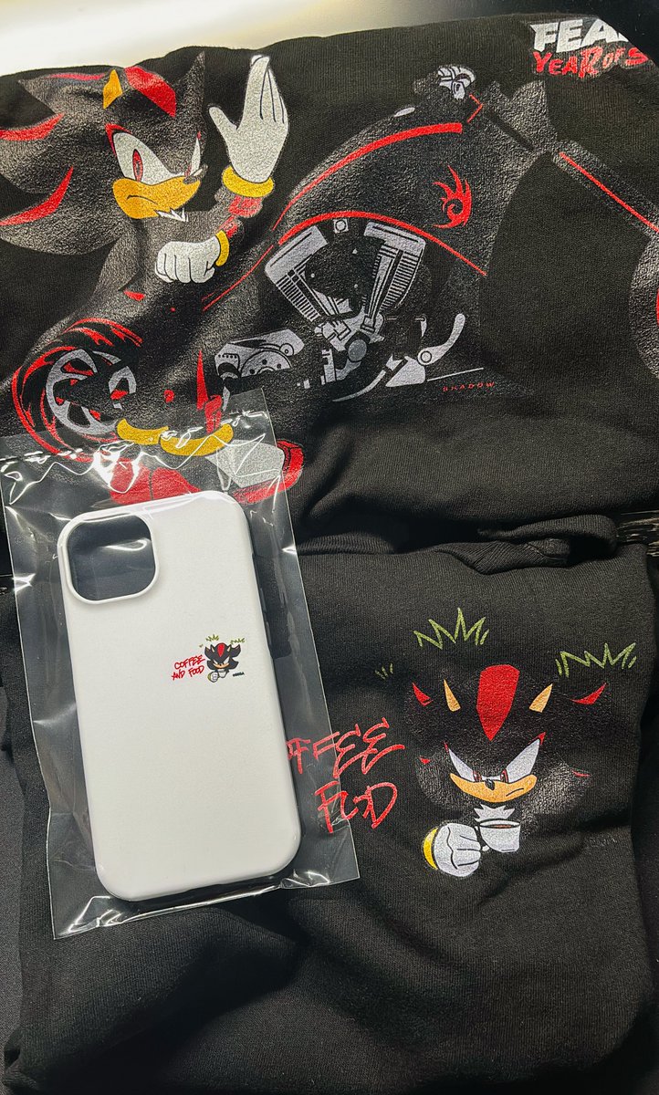 moooo_0812's tweet image. これは最近買ったものたちです
ソニシャのコントローラースタンド想像以上にデカくて最高です!
我が家のねんどろシャドウさんも驚きのあまり彼らを見上げております!!