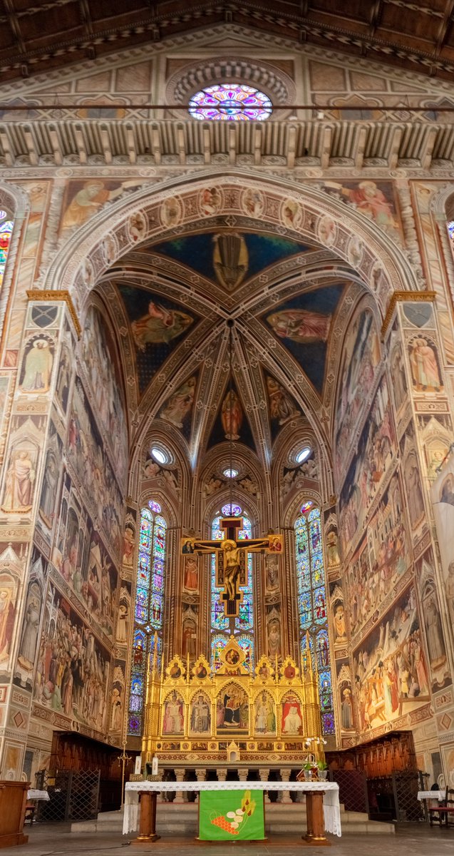 GothicChurches's tweet image. Its apse holds 14th-century frescoes by Agnolo Gaddi, telling the Legend of the True Cross.
Gothic in plan, but already leaning into Renaissance .
📍 Santa Croce, Florence