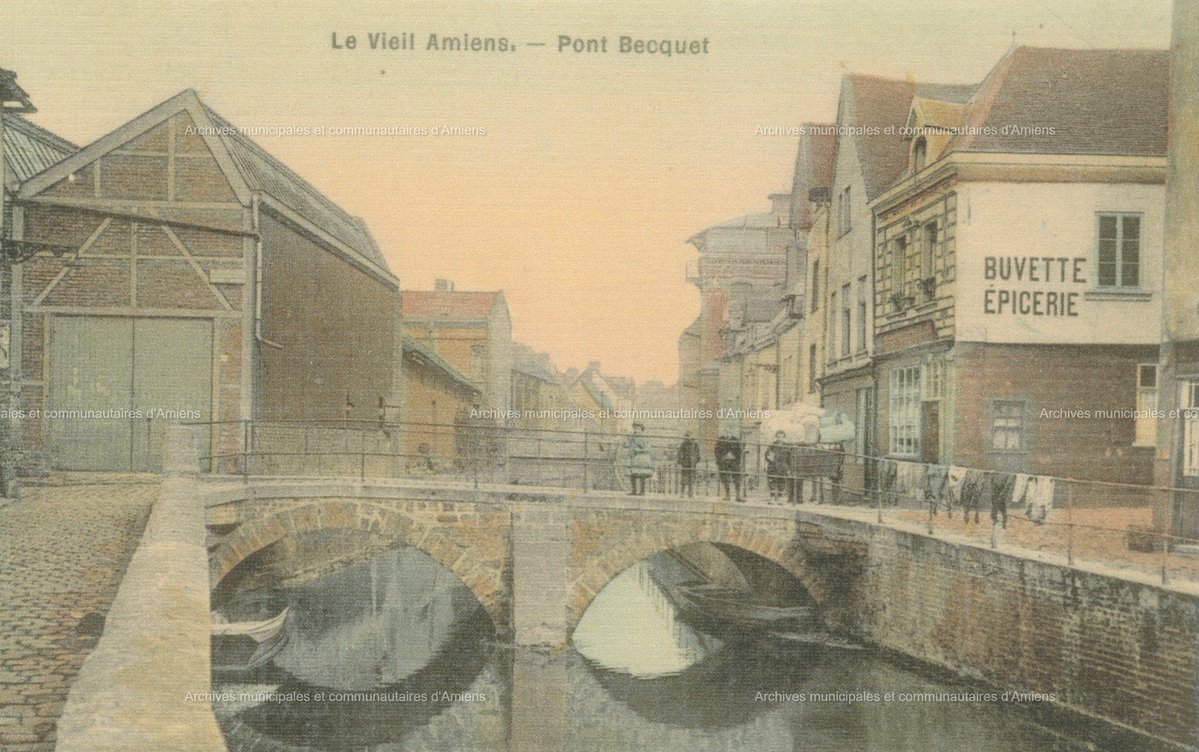 AmiensMetropole's tweet image. [ #TrésorArchives✨] En juillet, focus sur un incontournable du vacancier : la carte postale !
L&apos;équipe des Archives municipales et communautaires d’Amiens du mois de juillet revient sur l’histoire de la carte postale de son invention à nos jours 🧐👉 amiens.fr/Vivre-a-Amiens…