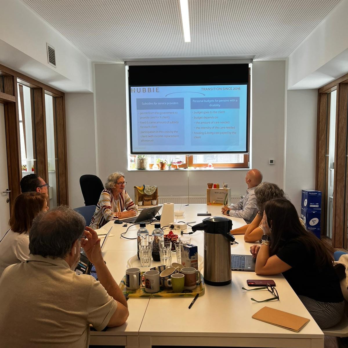 A la tarda hem visitat Hubbie, entitat belga que acompanya persones amb discapacitat amb suports flexibles i personalitzats en habitatge, treball, aprenentatge i lleure. 

👉Un model comunitari, inclusiu i centrat en la persona que inspira noves formes de cuidar i viure.
#Hubbie