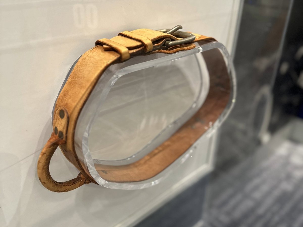 cfbhall's tweet image. Talk about putting belt to mass! 💥

In 1892, Harvard’s “Flying Wedge” had teammates locking arms and grabbing onto a belt worn by the ball carrier—charging full speed like a human battering ram.
It worked... until injuries banned it after one season.
See a belt from that era at…