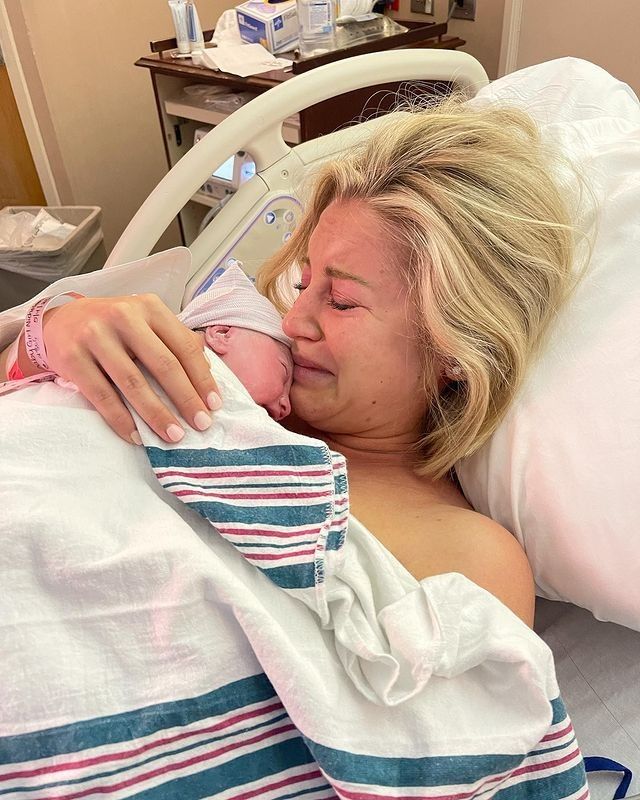 Kristinartz's tweet image. She cried not from pain, but from joy—her first baby is finally here.💖 A moment she’ll never forget. Say Hi, Follow, and Repost if this beautiful bond touched your heart. 👶😭💫