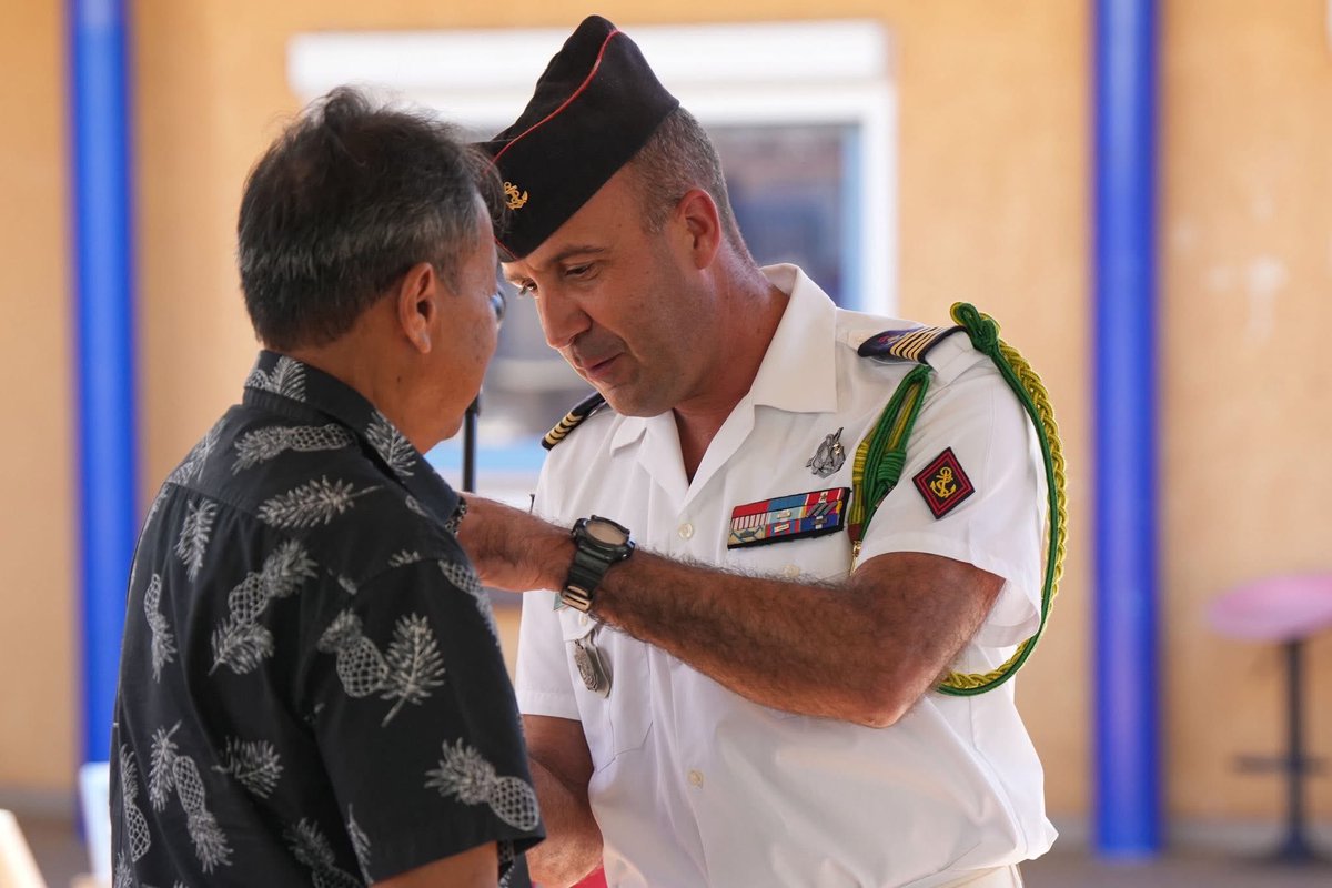 Passation de commandement de la Compagnie de maintenance régimentaire : le capitaine Jérôme cède la place au capitaine Fabrice.
👏 Félicitations à M. Raymond Wagio, décoré de la médaille d’honneur échelon or pour ses années de service exemplaires en tant que civil de la Défense.