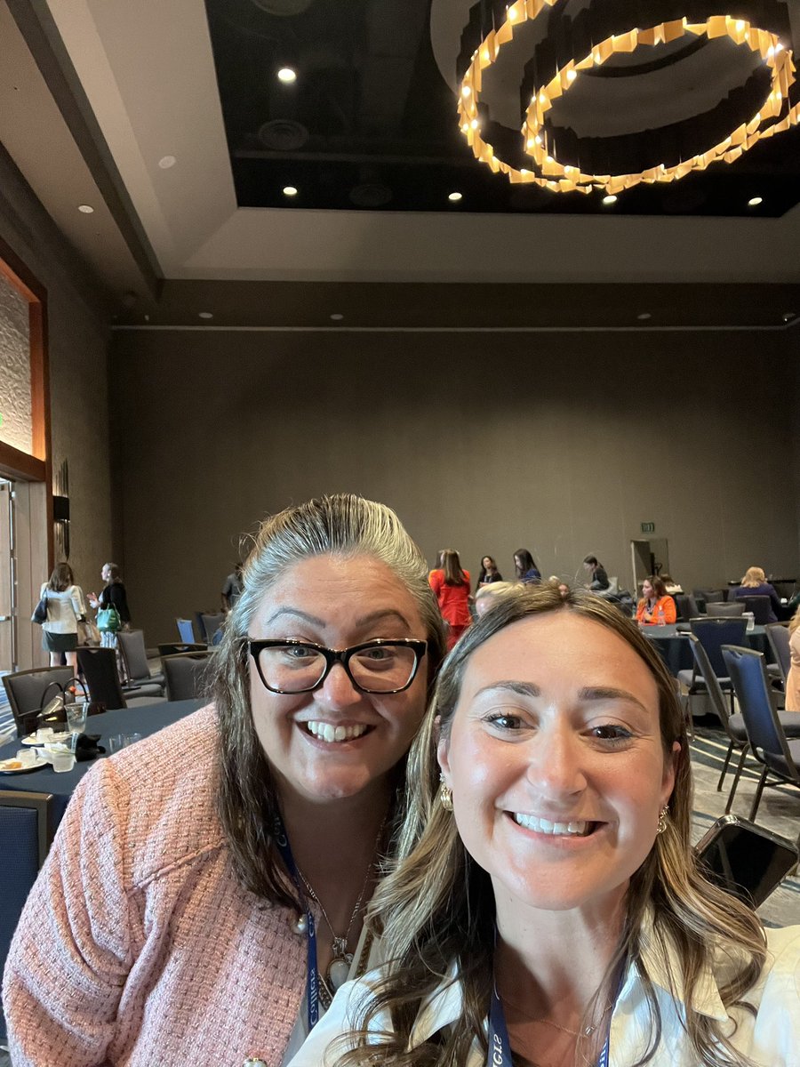 HayleyKeenPR's tweet image. Mo & Me!!! Great to see @TheMoRegalado at the @GlobeStcom Women of Influence conference