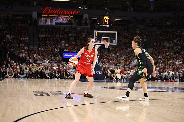 OpsAdvisorDOL's tweet image. The WNBA could pay NBA salaries for exactly 3 weeks before going bankrupt. No bias, just math. New piece breaks down the 53-to-1 revenue gap and why there's hope 🏀
open.substack.com/pub/skipconcan…
