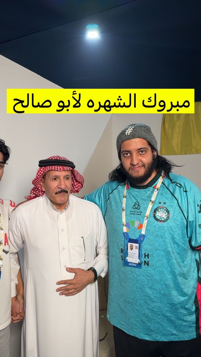 يبغى يشتهر وخليته يصور معي جزاني الله خير