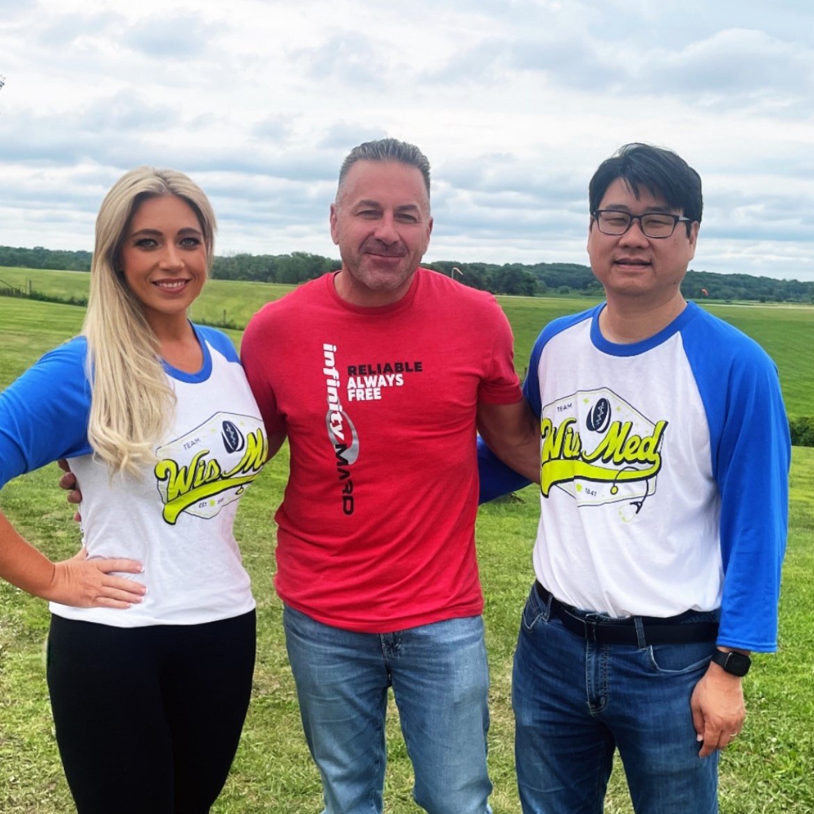 WisMed's tweet image. Last weekend Dr. Erica Larson, Dr. Tom Joles, and Dr. Don Lee took time after our Board meeting to go skydiving together. And check out their new WisMed tees!

#MembershipMatters #WisMedMembers #PhysicianLeaders #doctors #physicians