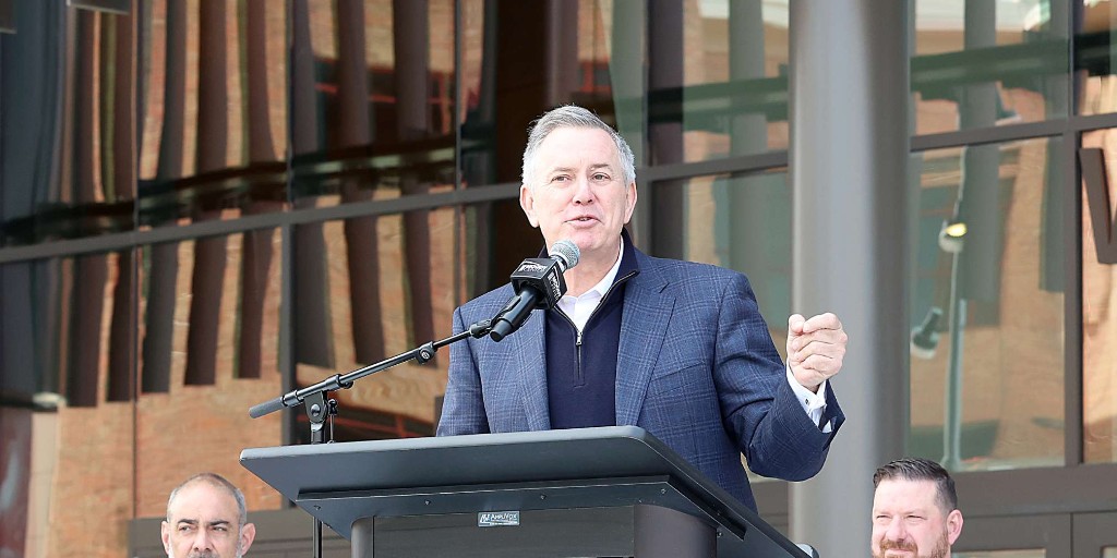 SBJ's tweet image. Ex-OVG CEO Tim Leiweke was arraigned by the DOJ Monday on a single felony charge of restraining trade.
Leiweke pleaded not guilty, posted $1M bail and was released.
The discovery process will be next.
More from @bretjust1t 🔻
ow.ly/QoR350WtBUN