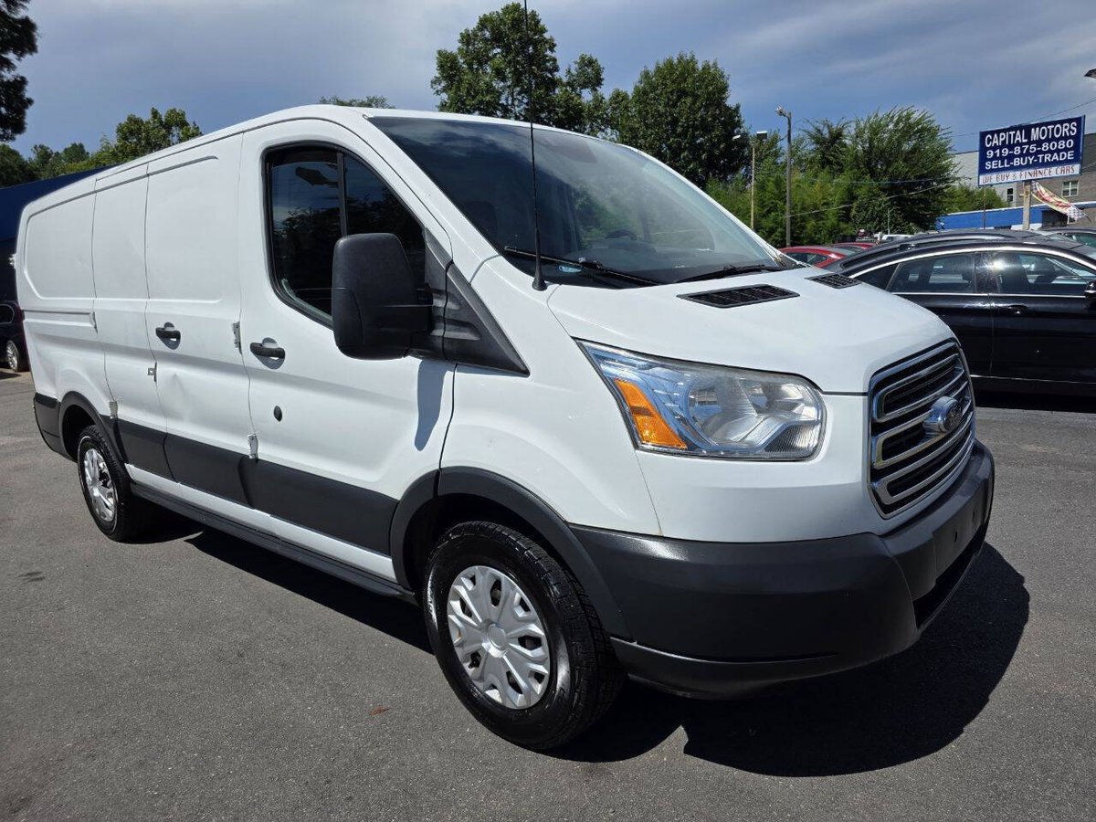 CommercialTruck's tweet image. 🚚 2017 Ford Transit Cargo Van – Ready to Work! 💼 One owner, well maintained, shelves, ladder rack &amp;amp; tech features like Bluetooth + backup cam. $13,995 in Raleigh, NC. 🤩 Make it yours today 👉 brnw.ch/21wUlqO

#CommercialTruckTrader #BuySellResearch #WorkVan