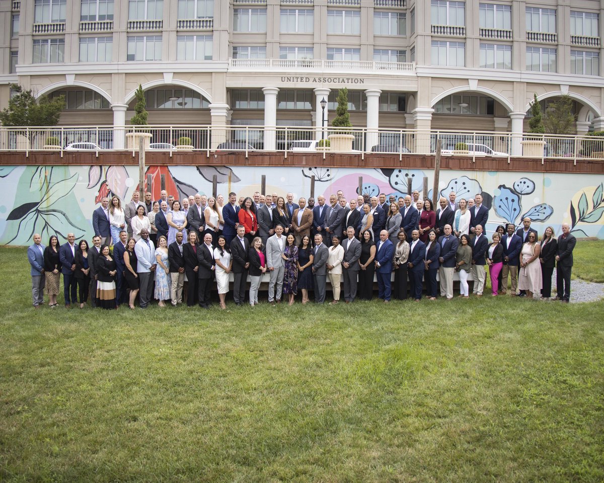 USMCSgtMaj's tweet image. Over 60 senior enlisted leaders and their spouses closed out the 2025 SMMC Symposium, where we gathered to discuss this year’s theme: “Run With It.” The theme symbolizes our responsibility to take ownership and rise to challenges — no matter how creative or inventive we must be.