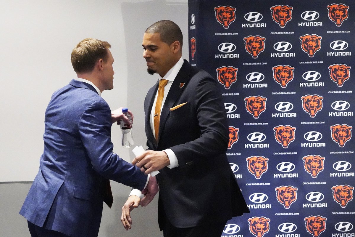 SpiegsAndHolmes's tweet image. #Bears GM Ryan Poles spoke to the media today without taking any questions. @MattSpiegs & @LaurenceWHolmes break down what he did & didn't say, right now!
Tune in:
📺twitch.tv/chicago670thes…
🎧670thescore.com/listen