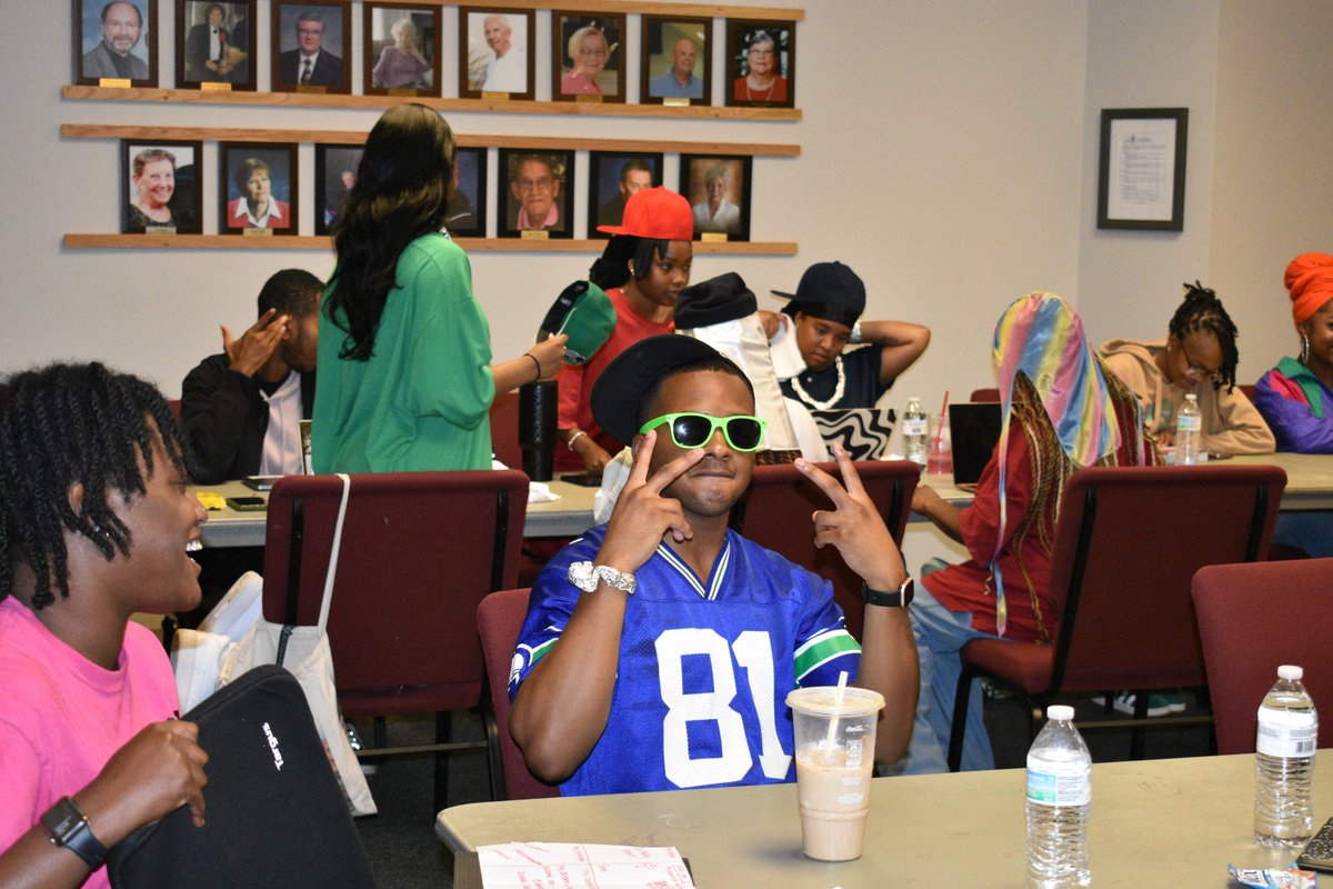 What we do at Freedom School starts with investing in our Servant Leader Interns (SLIs) who guide and inspire our scholars every day. Through training, our SLIs gain the skills and confidence to lead the classroom.🙌

#freedomschoolclt #summerofopportunity #servantleadership