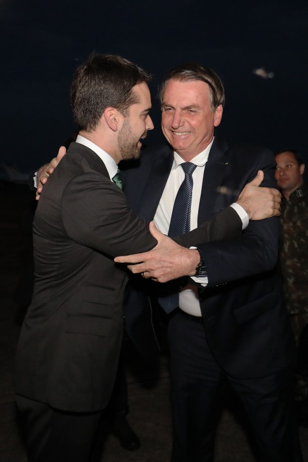 siteptbr's tweet image. Eduardo Leite diz que a decisão do STF de proibir Jair Bolsonaro de ter qualquer declaração veiculada em redes sociais “é preocupante” e que “ninguém pode celebrar o fato de ter um ex-presidente preso”.