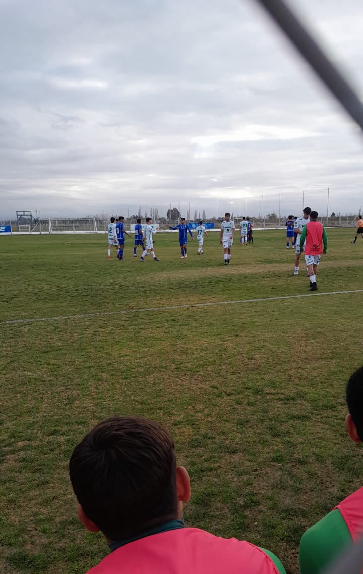 mundogodoycruz_'s tweet image. #TorneoProyeccion | #Fecha2 

Final del encuentro en el Predio de #Coquimbito dónde la #Reserva de Ernesto #Pedernera se impusó justamente en este inicio del Torneo #ProyeccionSurFinanzas.

Se impusó por 2-1 frente a #SarmientoJ

#González (9) y, Jesús #Vallejo (20). Los tantos.
