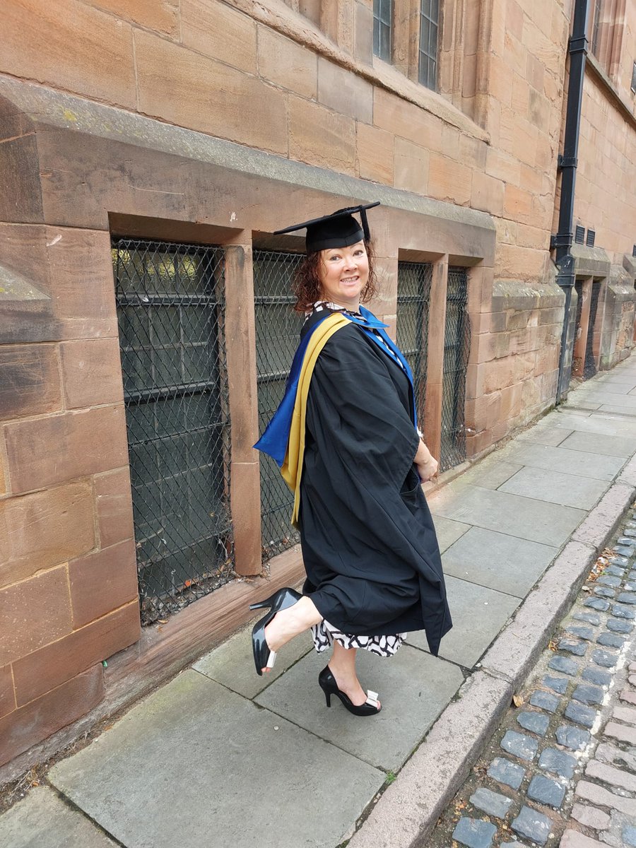 Graduation day 🎓, seeing my parents bursting with pride is something I will treasure. Hopefully, I have inspired my daughters too 🩷 #MBA #graduationday