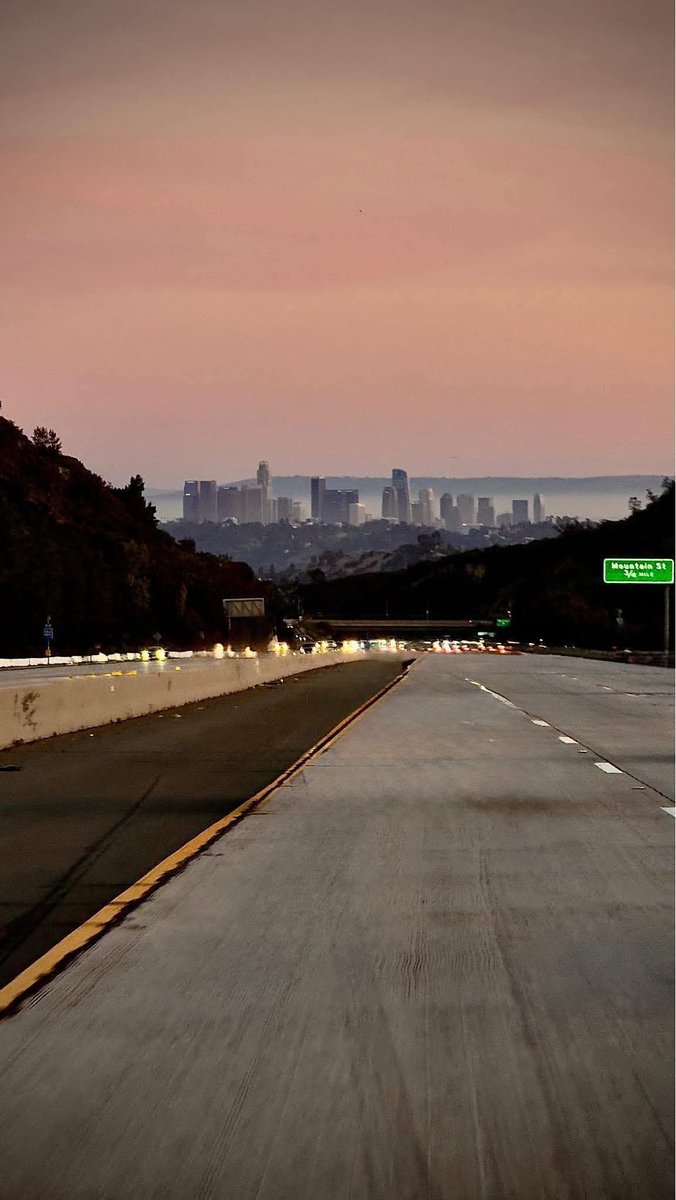 FreewaysLA's tweet image. "Downtown skyline in the background from 2 freeway southbound." -- courtesy of Carlos G. Lucero.