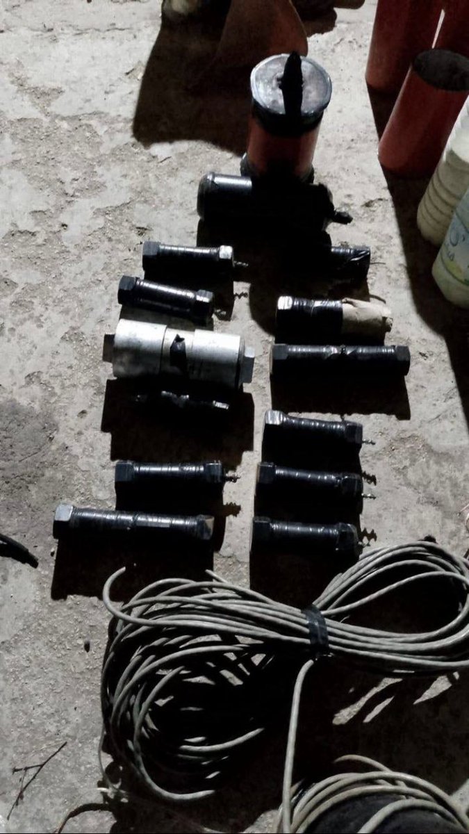 S2FUncensored's tweet image. ⚡️JUST IN:
Security forces in Nablus, Palestine, raided a warehouse, dismantled an ISIS-linked cell, and seized a large quantity of explosives.