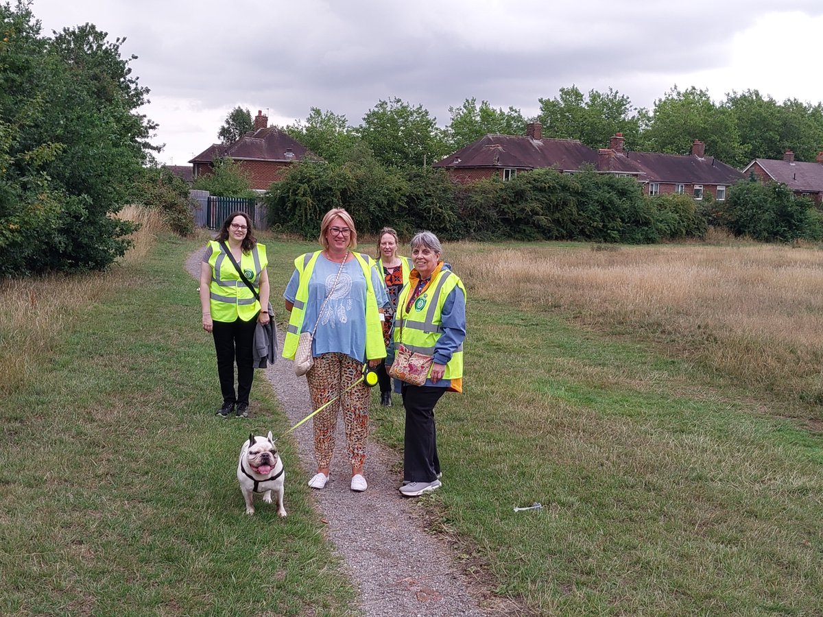 StechfordWMP's tweet image. Members of Bilton Grange Street Watch conducting high visibility patrols on behalf of Stechford and Yardley North Neighbourhood Team around Kents Moat Park, including the estate and Old Yardley Park with PCSO K. Walters