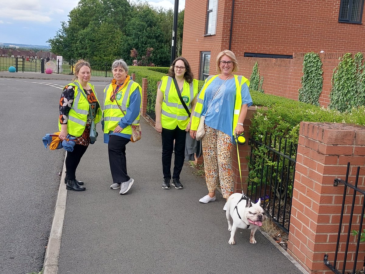 StechfordWMP's tweet image. Members of Bilton Grange Street Watch conducting high visibility patrols on behalf of Stechford and Yardley North Neighbourhood Team around Kents Moat Park, including the estate and Old Yardley Park with PCSO K. Walters