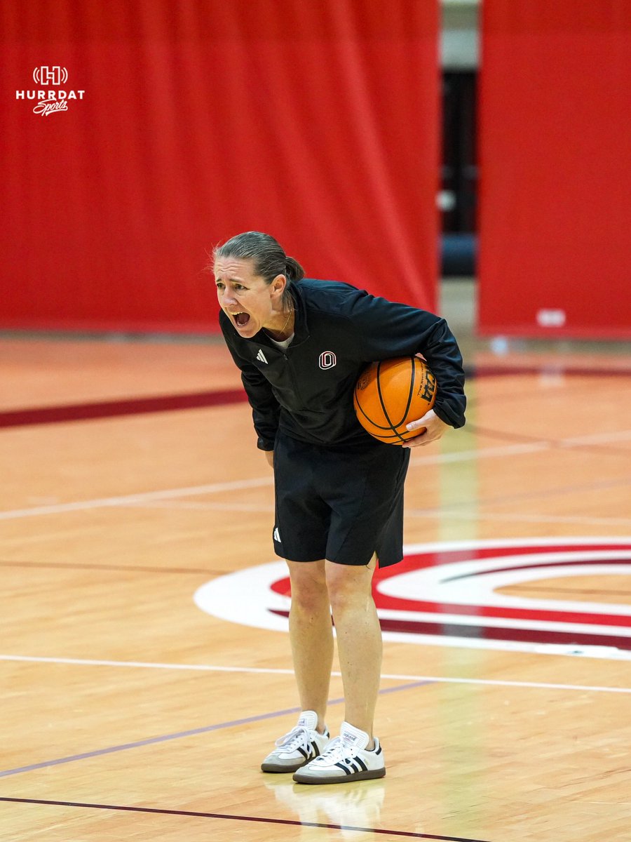 HurrdatSports's tweet photo. First look at @OmahaWBB’s new head coach, Jamie Carey. 💪

Carey is coming off an American Athletic Conference Championship with UTSA. https://t.co/EiQO7n6H3B