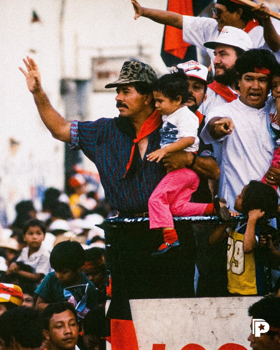 🔴✊ A través de los años, el Comandante Daniel Ortega ha caminado junto al pueblo, firme en la lucha, militante de la esperanza y defensor incansable de nuestra soberanía. Estas imágenes cuentan la historia de un líder que, con dignidad y valentía. 🇳🇮❤️🖤