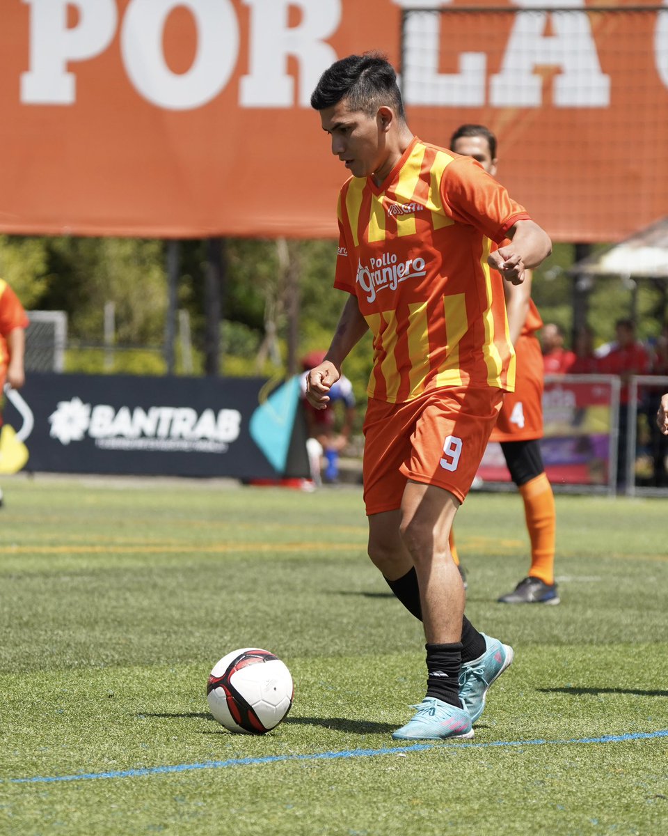 andresNadf's tweet image. ¡ATENCIOOOOON! ‼️‼️‼️ ¡MEDIO TIEMPO!!
DIST. MARISCAL 1️⃣-1️⃣ POLLO PINULITO
POLLO GRANJERO 0️⃣-0️⃣ MAX
