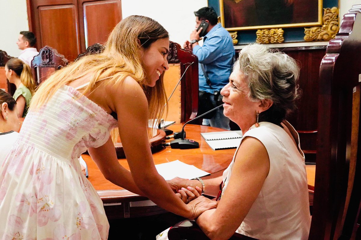 Isabel Rodríguez (@isabelrdzh) on Twitter photo Hoy acompañé a la alcaldesa <a href="/CeciliaPatronL/">Cecilia Patrón Laviada</a> en la entrega de la Medalla Rosa Torre González.🏅💜
Un reconocimiento a la trayectoria, lucha social y compromiso con la justicia y la equidad de género. ¡Felicidades a la Mtra. Bertha Elena Munguía Gil por este merecido homenaje! 👏🏼 Hoy acompañé a la alcaldesa <a href="/CeciliaPatronL/">Cecilia Patrón Laviada</a> en la entrega de la Medalla Rosa Torre González.🏅💜
Un reconocimiento a la trayectoria, lucha social y compromiso con la justicia y la equidad de género. ¡Felicidades a la Mtra. Bertha Elena Munguía Gil por este merecido homenaje! 👏🏼